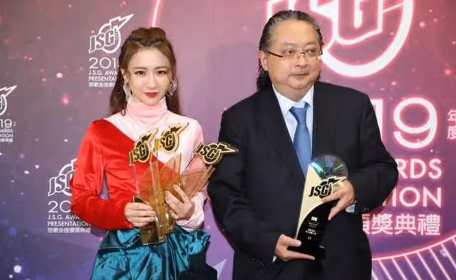 「靠山」高層離巢!TVB名歌手多次被指地位受威脅,曝光不如從前
