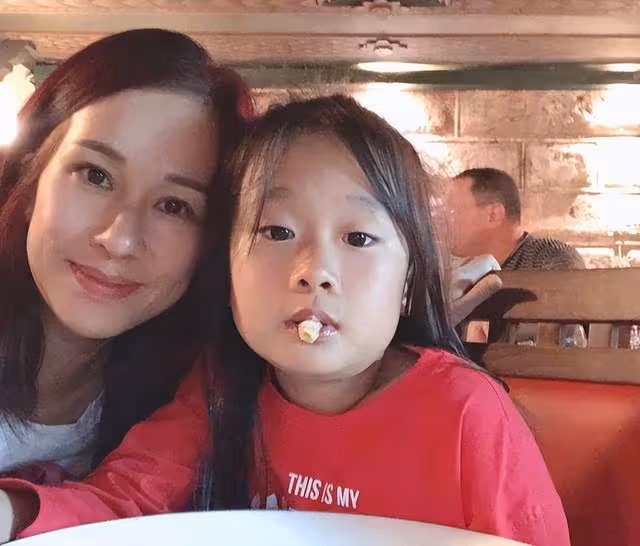 知名港星為10歲女兒慶生!小傢伙被指未繼承媽媽高顏值,皮膚黝黑