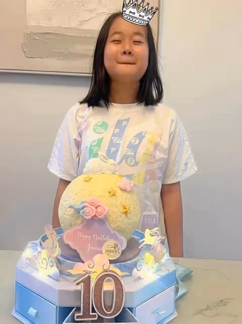 知名港星為10歲女兒慶生!小傢伙被指未繼承媽媽高顏值,皮膚黝黑