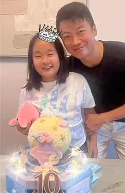 知名港星為10歲女兒慶生!小傢伙被指未繼承媽媽高顏值,皮膚黝黑