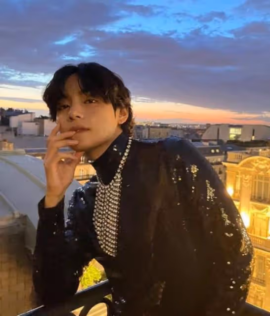 防彈V、Jennie真的熱戀中?Jennie陪V一起做髮型,網瘋傳兩人合照