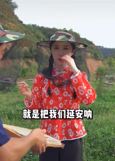 34歲舒暢現身鄉村田野撈金,穿著打扮似簡樸村婦,腳踩泥地住窯洞