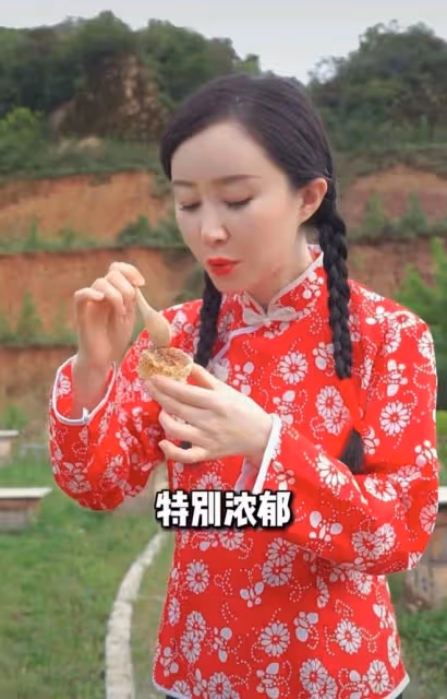 34歲舒暢現身鄉村田野撈金,穿著打扮似簡樸村婦,腳踩泥地住窯洞