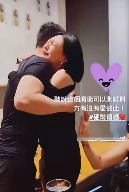 許雅鈞現身夜店,與美女搭肩摟腰關係親密,小S無奈回應顯卑微