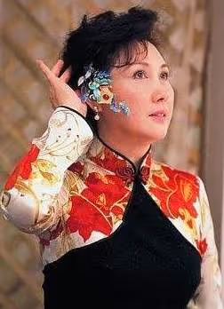 不向命運低頭!沈海蓉婚姻僅維持3年「獨扛11人家計」,62歲人生重來考上碩士:把人生過得多采多姿