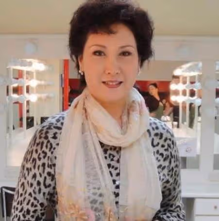不向命運低頭!沈海蓉婚姻僅維持3年「獨扛11人家計」,62歲人生重來考上碩士:把人生過得多采多姿