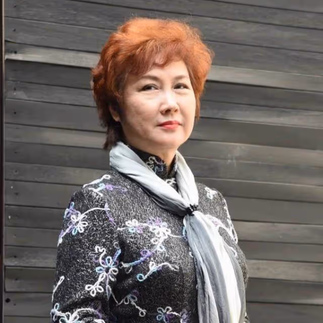 不向命運低頭!沈海蓉婚姻僅維持3年「獨扛11人家計」,62歲人生重來考上碩士:把人生過得多采多姿