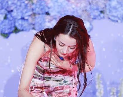 同樣是彎腰防走光,楊穎、楊冪、熱巴小心翼翼,看到柳岩自然大方,網友:差距一目了然