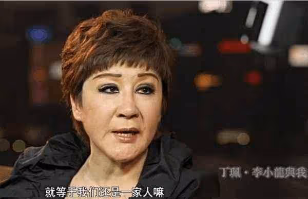 有種「前妻」叫丁佩，離婚後向華強養了40年，向太見面叫姐