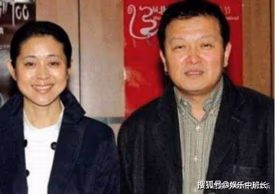 61歲倪萍為兒子「傾家蕩產」，為何隱瞞女兒從不提起，原來另有苦衷！