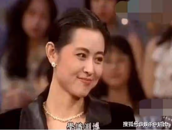 61歲倪萍為兒子「傾家蕩產」，為何隱瞞女兒從不提起，原來另有苦衷！