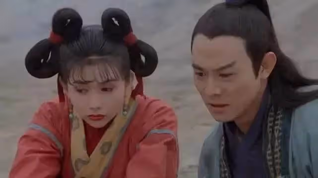 56歲邱淑貞外出逛街被拍!丸子頭「身材略顯圓潤」走形,網友:女神也抵擋不了歲月