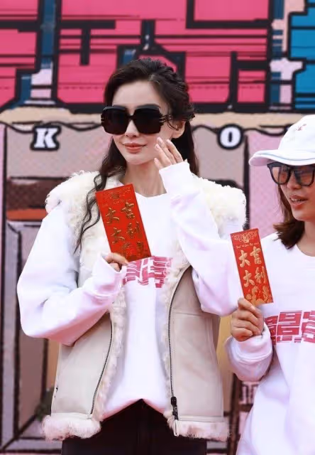 離開濾鏡baby顏值也崩了!法令紋矚目瘦脫相,雙手皮膚粗糙似老太,網友:瘦並不是美