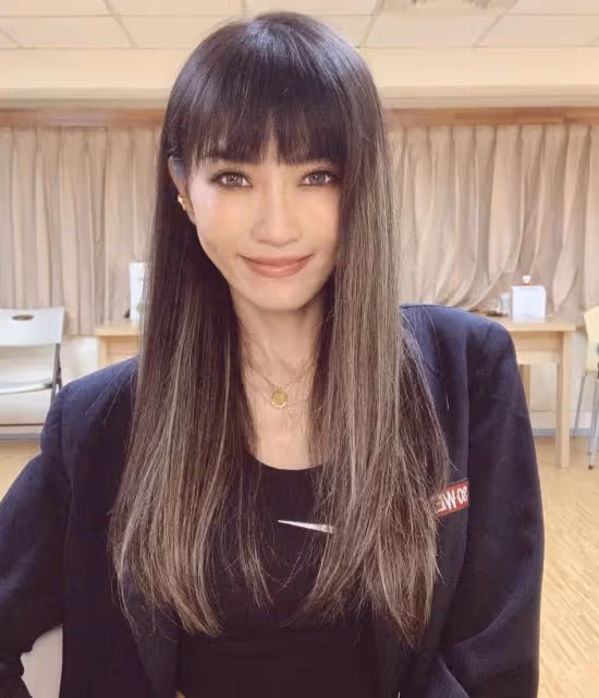 當媽後依舊美!47歲謝金燕「突鬆口我戀愛了」,消失1個月「臉上又有大變動」連自己也認不出:這誰呀