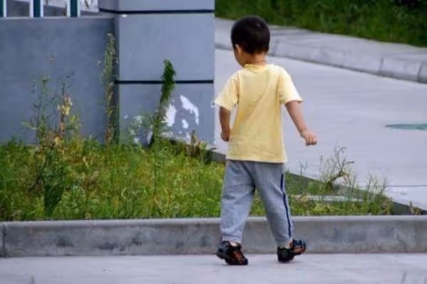 妯娌生兒子我給25萬,她發現一張診斷證明後,馬上把兒子送給我!