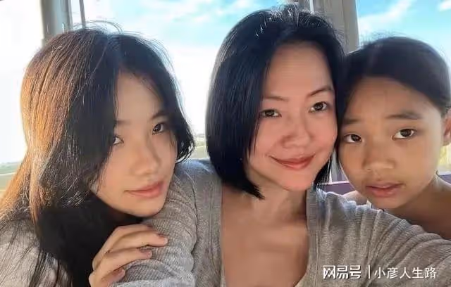 小s曬全家福回擊許雅鈞夜店緋聞,網友:不會離婚的,散了吧