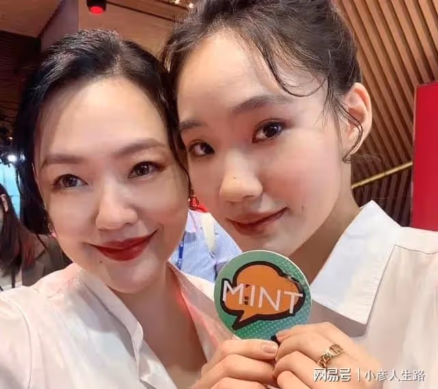 小s曬全家福回擊許雅鈞夜店緋聞，網友：不會離婚的，散了吧