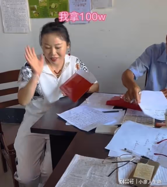 草帽姐回村豪發兩萬現金!每位5000元,還表示考上清華資助100萬