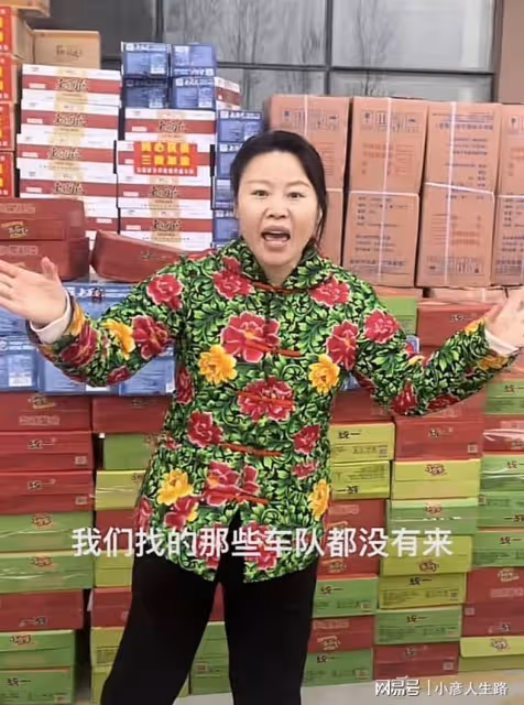 草帽姐回村豪發兩萬現金！每位5000元，還表示考上清華資助100萬