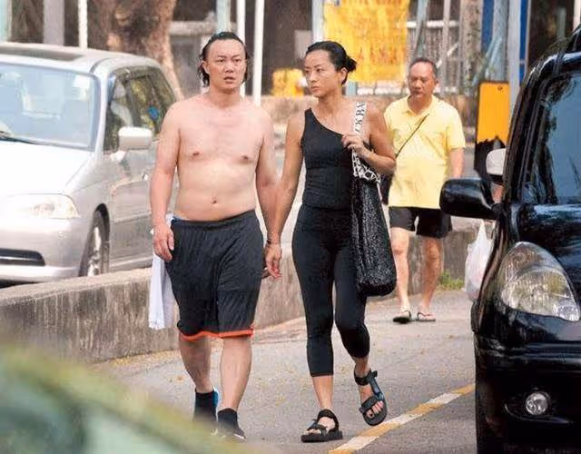 香港明星逛街: 關詠荷無人理, 陳奕迅光膀子, 發哥手拎拖鞋太任性
