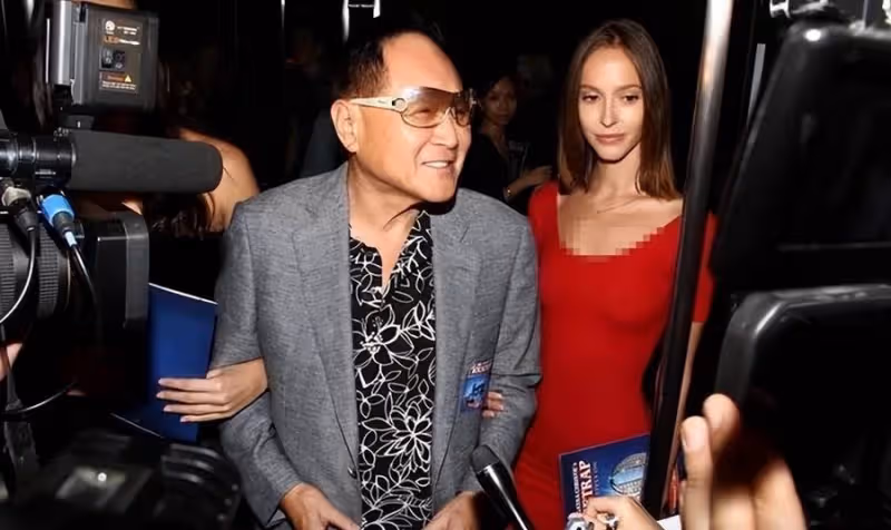 父親趙世曾喜歡美女,女兒趙式芝也喜歡美女,家族坐擁千億資產