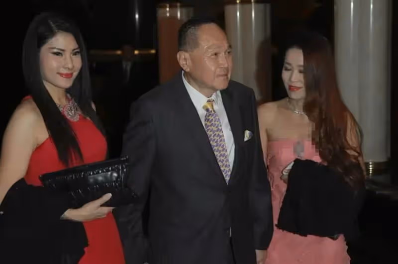 父親趙世曾喜歡美女,女兒趙式芝也喜歡美女,家族坐擁千億資產