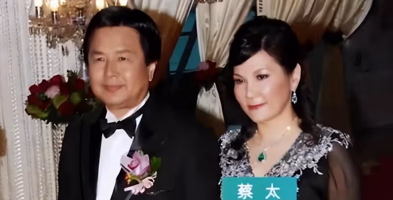 最清醒港姐！插足富商家庭24年「卻獲全家認可」與原配親如姐妹　不爭家產也能成「億萬富婆」