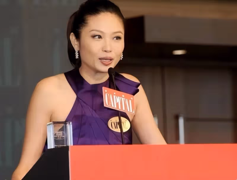 最清醒港姐!插足富商家庭24年「卻獲全家認可」與原配親如姐妹 不爭家產也能成「億萬富婆」