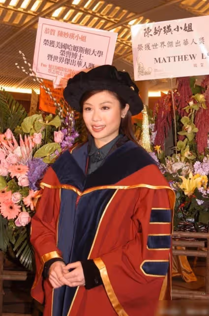 最清醒港姐!插足富商家庭24年「卻獲全家認可」與原配親如姐妹 不爭家產也能成「億萬富婆」