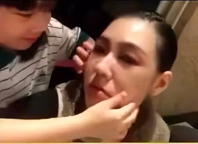 小S曬全家福秀恩愛!高調穿螢光綠無人識,二女兒身高快趕上爸