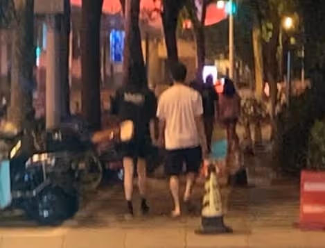 奚夢瑤宅千萬豪宅內做瑜伽,身形暴瘦肋骨凸出,腰間無一絲贅肉