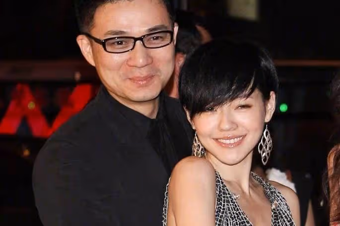 小S曬全家出遊照，許雅鈞摟住妻女合影，證明自己足夠愛家庭