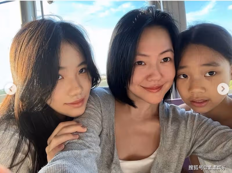 小S曬全家出遊照,許雅鈞摟住妻女合影,證明自己足夠愛家庭