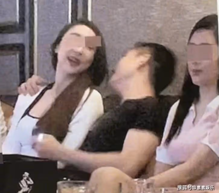 小S曬全家出遊照,許雅鈞摟住妻女合影,證明自己足夠愛家庭
