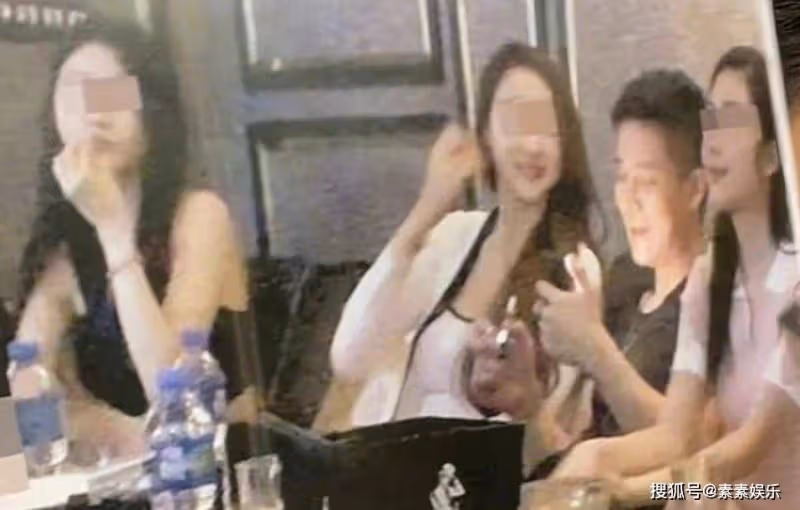 小S曬全家出遊照,許雅鈞摟住妻女合影,證明自己足夠愛家庭