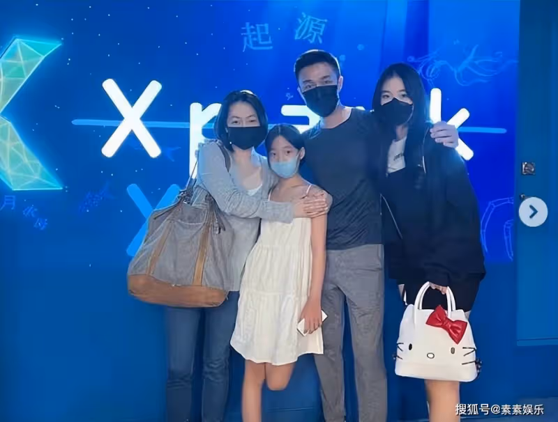 小S曬全家出遊照,許雅鈞摟住妻女合影,證明自己足夠愛家庭