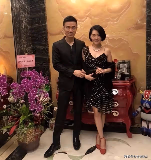小S曬全家出遊照,許雅鈞摟住妻女合影,證明自己足夠愛家庭