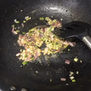 夏天一定要吃的🦐蒜香蝦仁拌面🦐好吃到舔盤