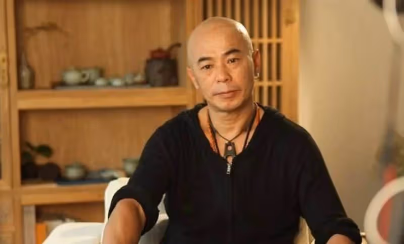 李連杰御用替身，即興一口咬掉80萬，徐克欲哭無淚：你一口咬掉了一套房！