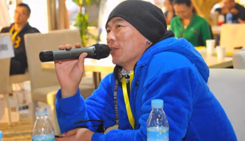 李連杰御用替身,即興一口咬掉80萬,徐克欲哭無淚:你一口咬掉了一套房!