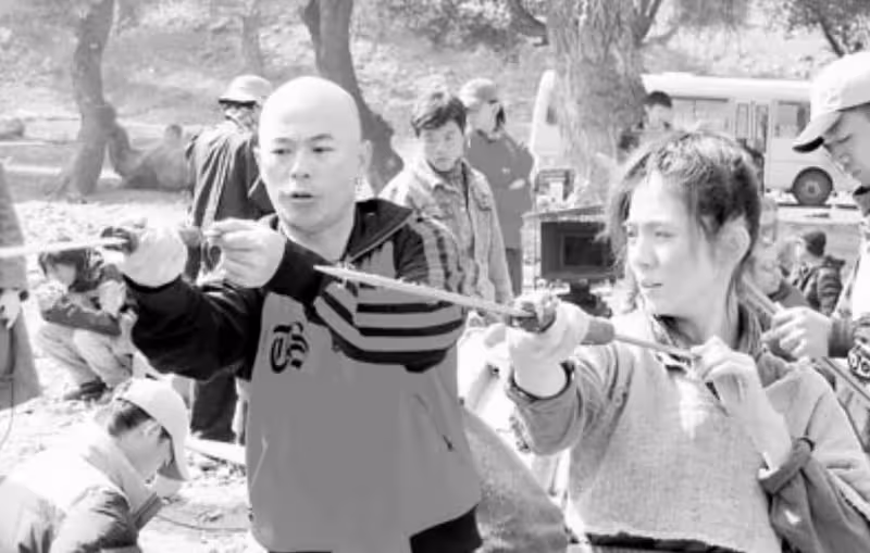 李連杰御用替身,即興一口咬掉80萬,徐克欲哭無淚:你一口咬掉了一套房!