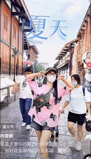 冉瑩穎夫婦攜子回貴州老家,素顏出鏡狀態好,11歲軒軒喂食超貼心