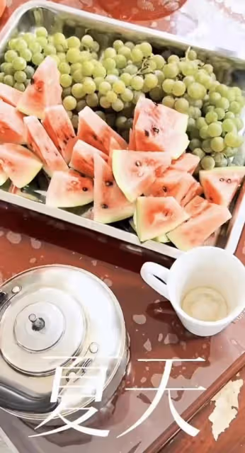 冉瑩穎夫婦攜子回貴州老家,素顏出鏡狀態好,11歲軒軒喂食超貼心