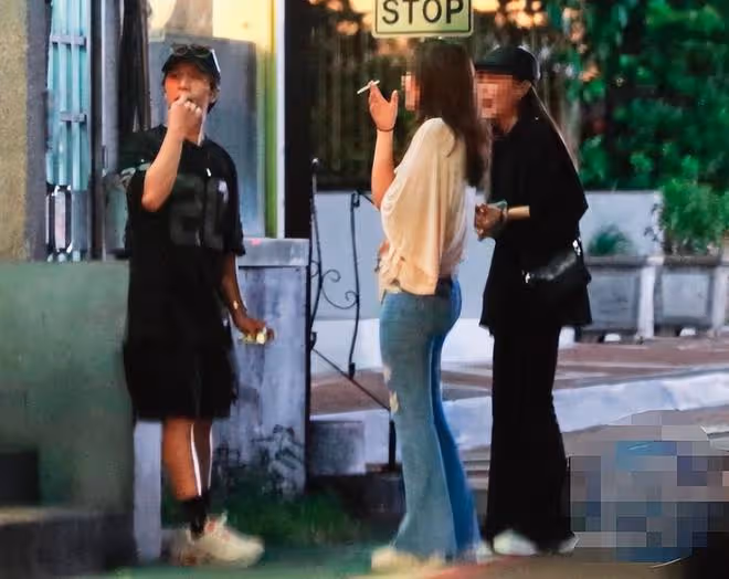30歲男星疑戀情曝光,與美女深夜曖昧調情,女方臥倒街頭衣衫凌亂
