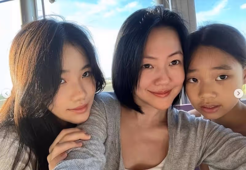 小S全家旅遊照片曝光,二女兒顏值比媽媽還高,小女兒長得像父親
