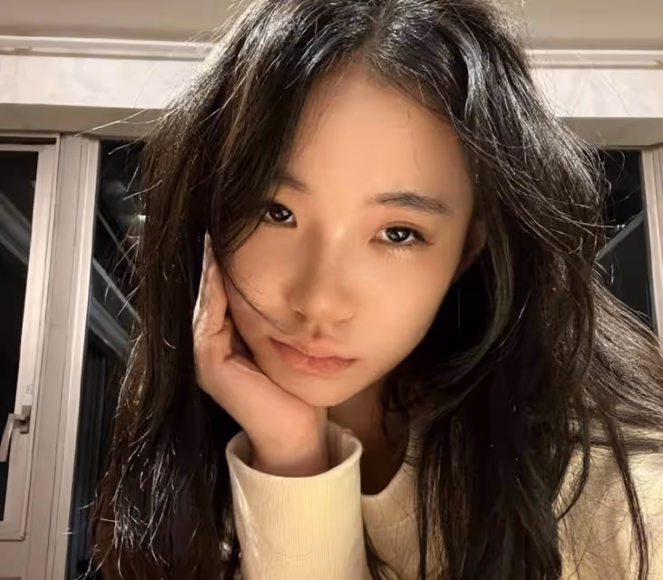 小S全家旅遊照片曝光,二女兒顏值比媽媽還高,小女兒長得像父親