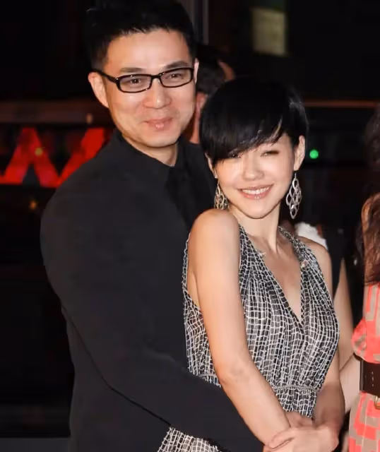 小S全家旅遊照片曝光,二女兒顏值比媽媽還高,小女兒長得像父親