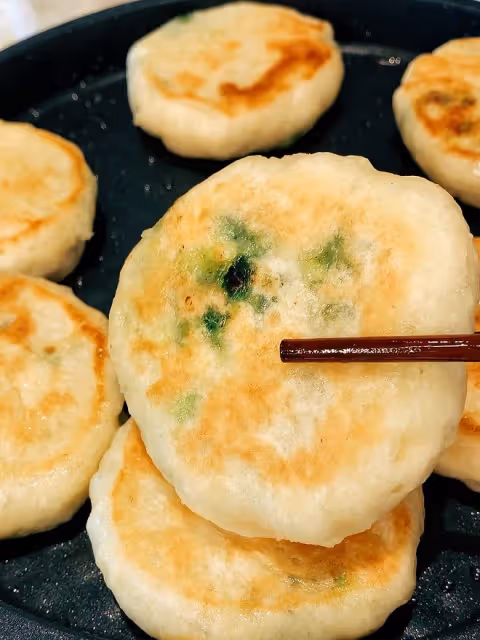 酥軟的韭菜雞蛋餡餅