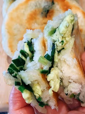 酥軟的韭菜雞蛋餡餅