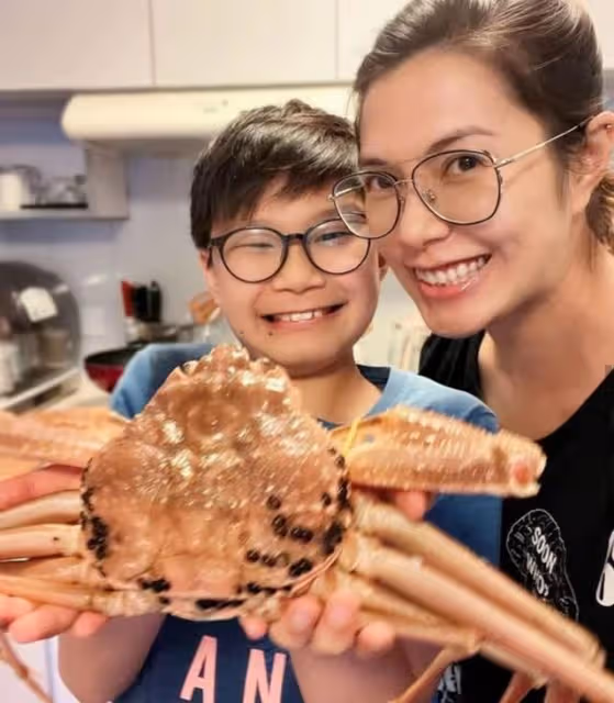 恭喜！香港名歌手突曝與圈外男友未婚生子，曾因被家暴和前夫離婚